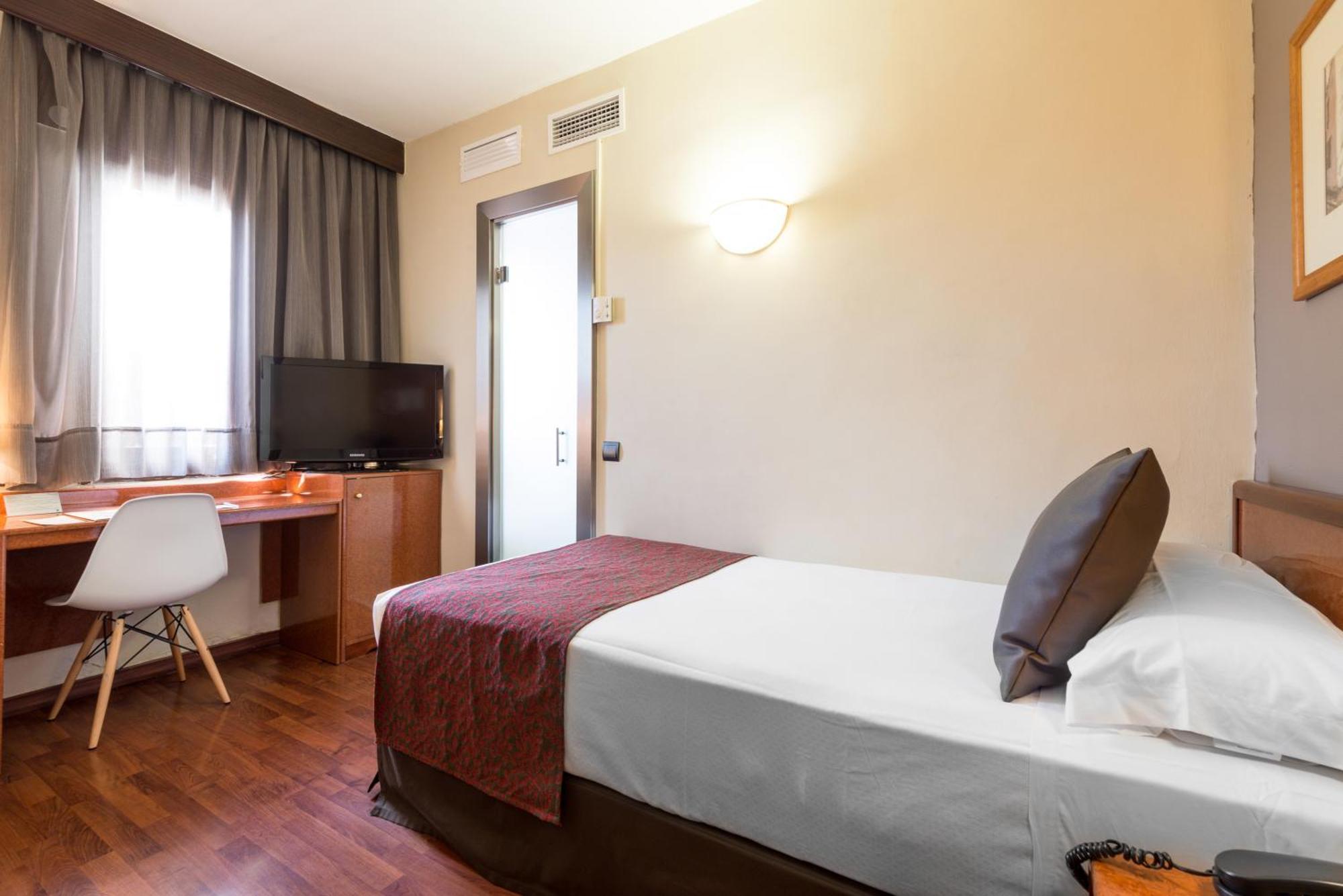 Single Room,64642597:JPEG